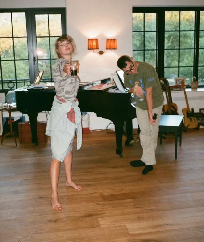 Taylor Swift Feet Pic Chilling Indoors