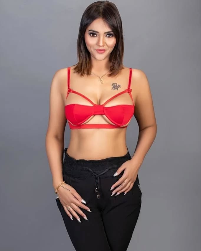 Jinnie Jaaz Hot Photos